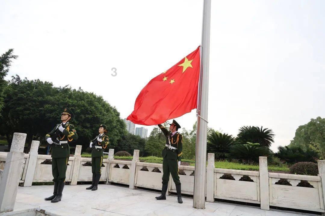 请问右腿内侧大筋连着膝盖像扭伤一样痛是怎么回事游戏画面